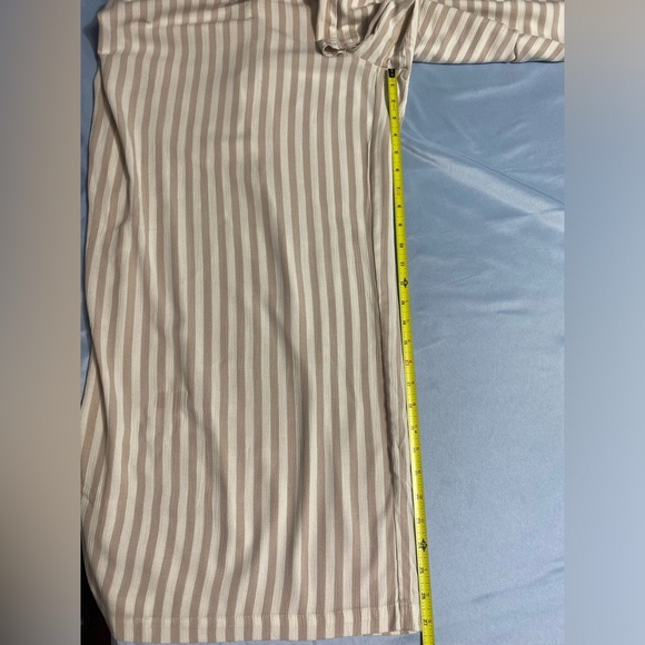 Torrid Blue and White Wide Leg Pants - Picture 10 of 16